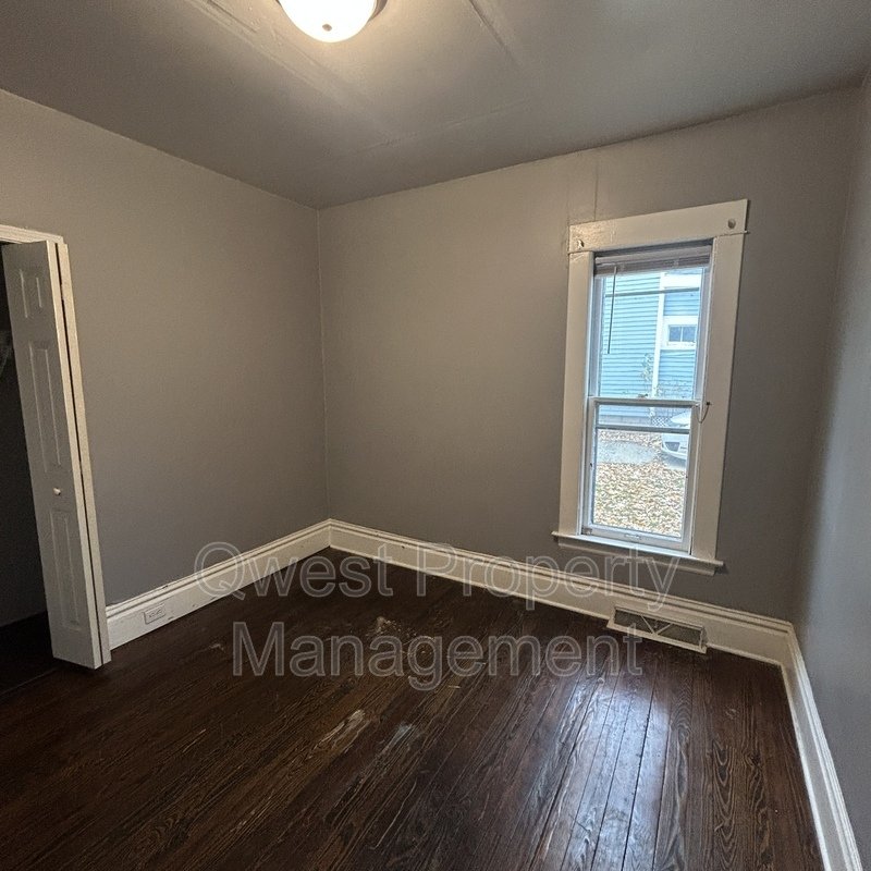 Open property image