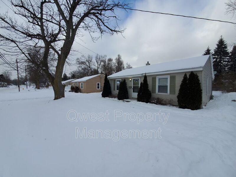 2 Bedroom 1 Bath Home - Large Backyard and Two Stall Garage! property image