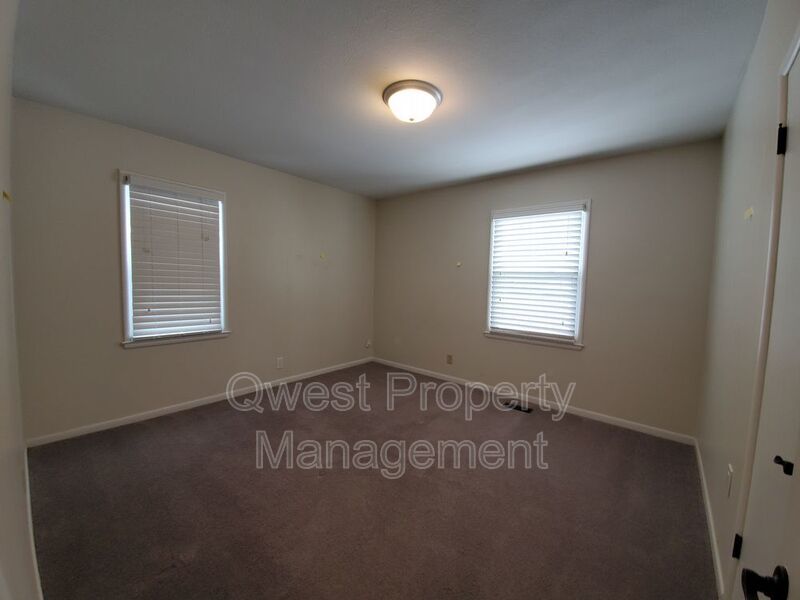 2 Bedroom 1 Bath Home - Large Backyard and Two Stall Garage! property image