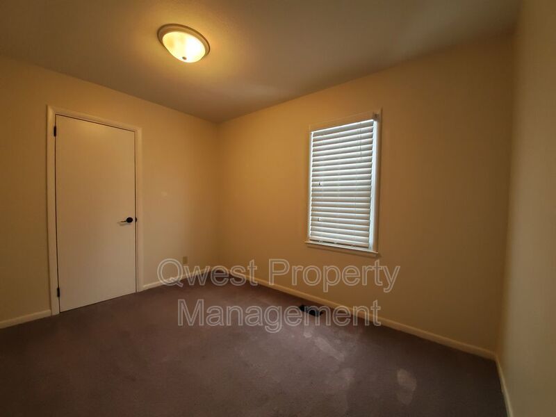 2 Bedroom 1 Bath Home - Large Backyard and Two Stall Garage! property image