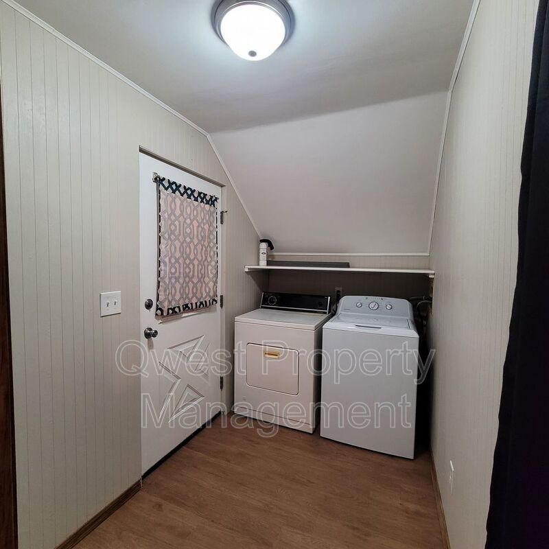 Fresh Update, In-Unit Laundry! - 1 Bed 1 Bath Apartment property image