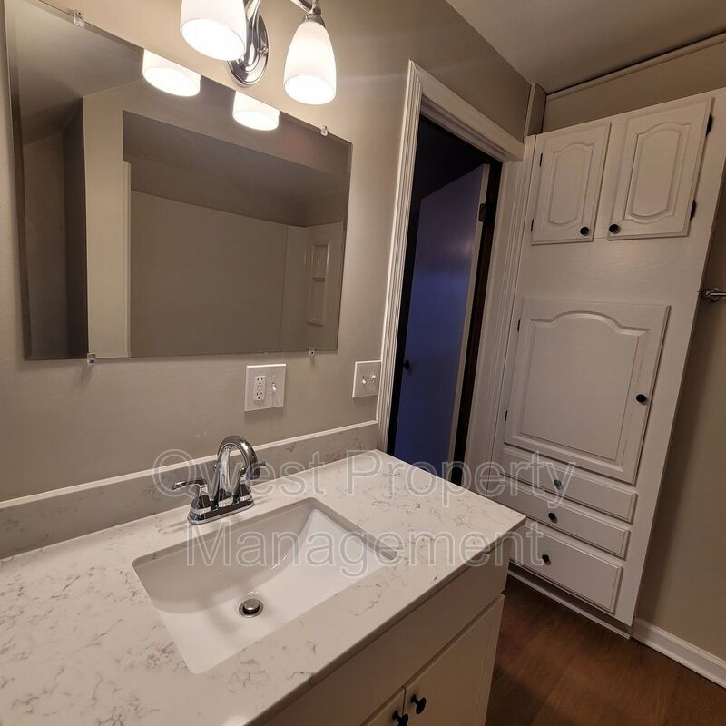 Fresh Update, In-Unit Laundry! - 1 Bed 1 Bath Apartment property image
