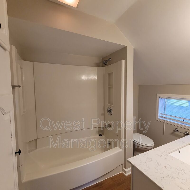 Fresh Update, In-Unit Laundry! - 1 Bed 1 Bath Apartment property image