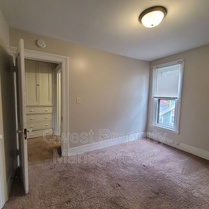 Prime Location in Fairmont Square - One Block from Cherry St! HUGE 2 Bed/1 Bath Apt. property image