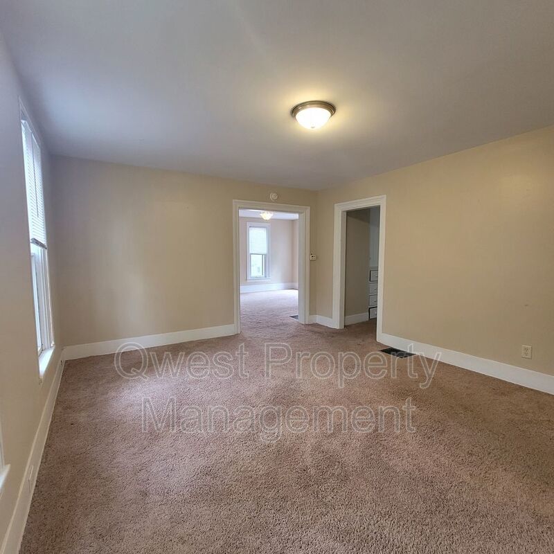 Prime Location in Fairmont Square - One Block from Cherry St! HUGE 2 Bed/1 Bath Apt. property image