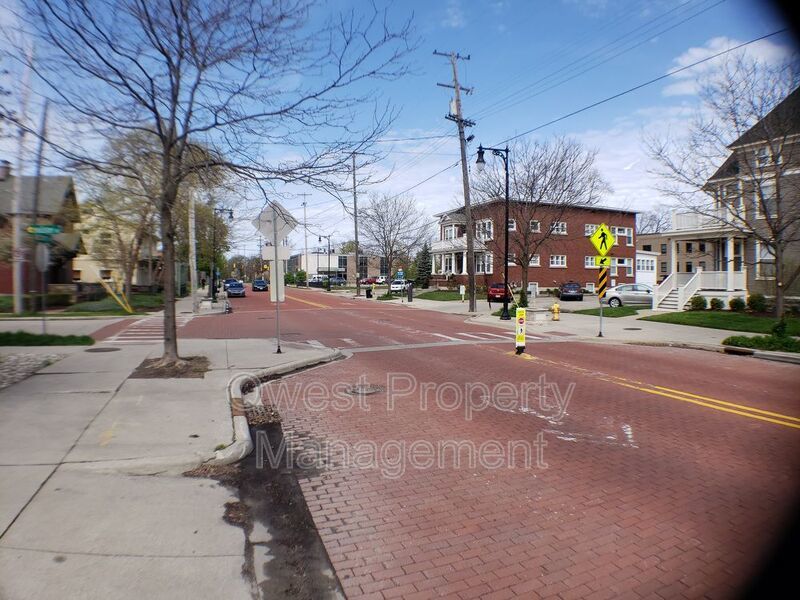 Heart of Cherry Street!! UTILITIES INCLUDED!! Granite,Subway Tile,Stainless. Washer/Dryer! property image