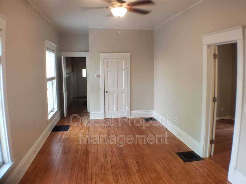 Heart of Cherry Street!! UTILITIES INCLUDED!! Granite,Subway Tile,Stainless. Washer/Dryer! property image