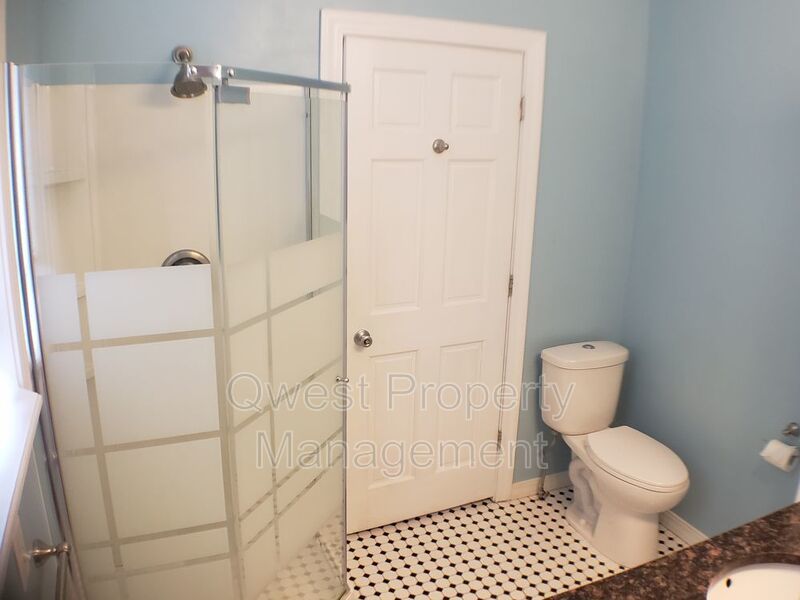 Heart of Cherry Street!! UTILITIES INCLUDED!! Granite,Subway Tile,Stainless. Washer/Dryer! property image
