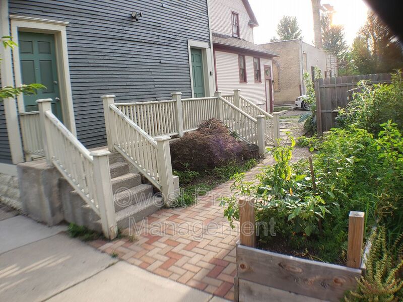 Heart of Cherry Street!! UTILITIES INCLUDED!! Granite,Subway Tile,Stainless. Washer/Dryer! property image