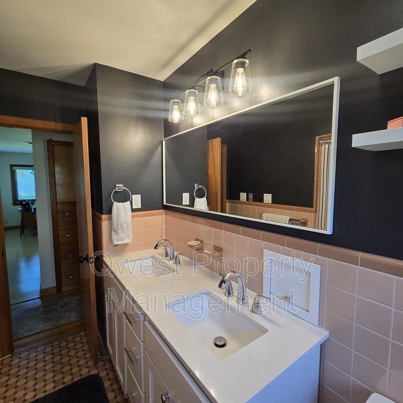 Bright property image
