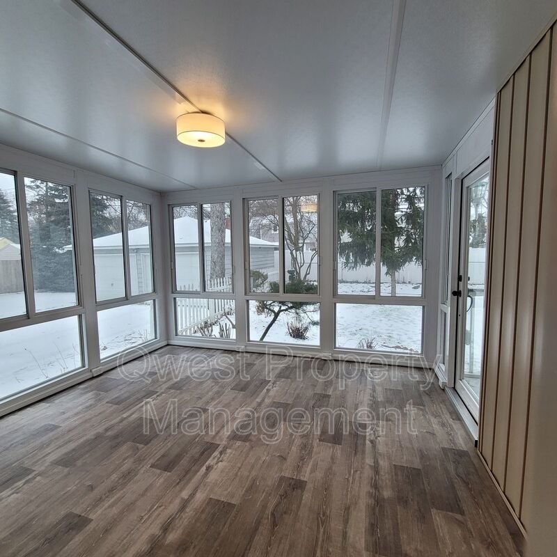 Spacious 3 Bedroom 2 Bath Home - Neighboring Riverside Park property image