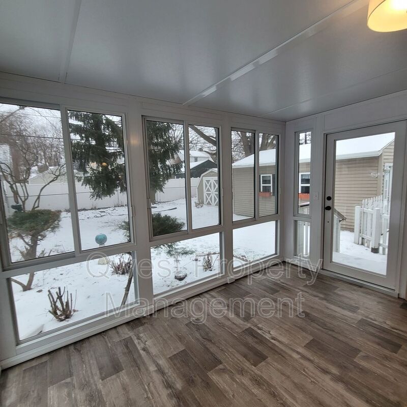 Spacious 3 Bedroom 2 Bath Home - Neighboring Riverside Park property image