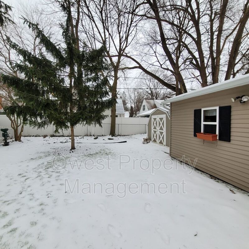 Spacious 3 Bedroom 2 Bath Home - Neighboring Riverside Park property image