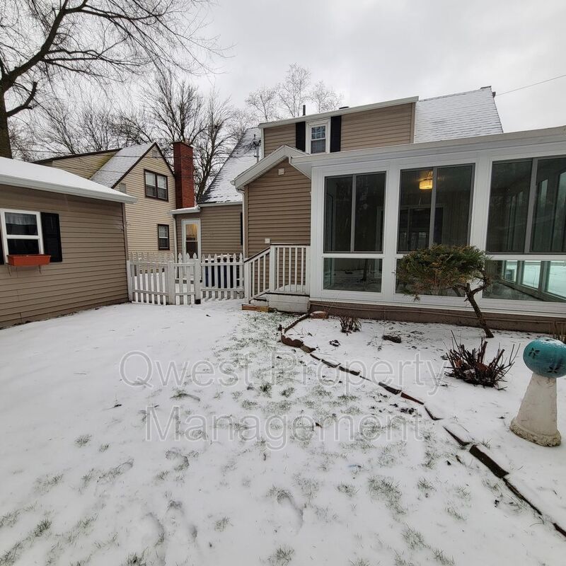 Spacious 3 Bedroom 2 Bath Home - Neighboring Riverside Park property image