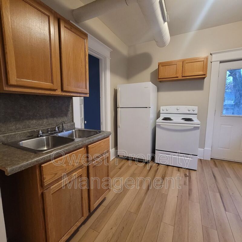 3 Bedroom Apartment Close to Downtown GVSU Campus and 50 Busline!! property image