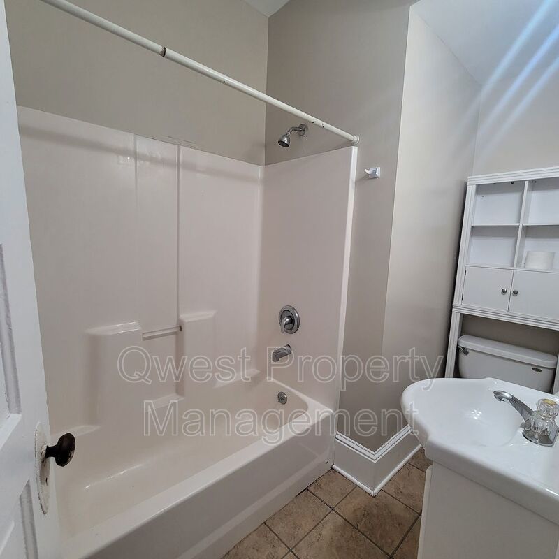 3 Bedroom Apartment Close to Downtown GVSU Campus and 50 Busline!! property image