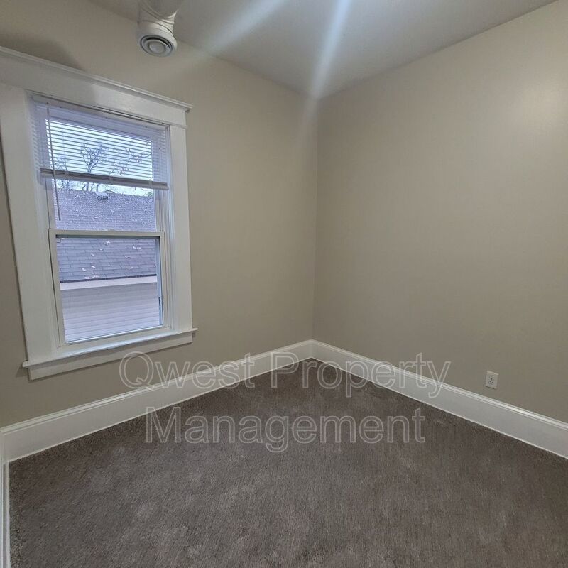 3 Bedroom Apartment Close to Downtown GVSU Campus and 50 Busline!! property image