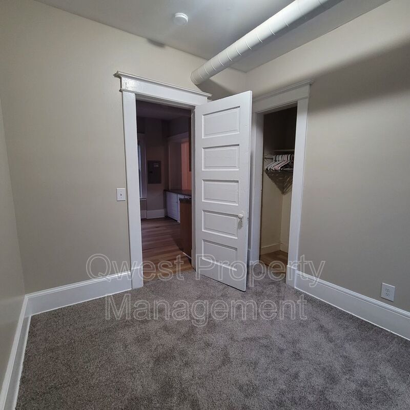 3 Bedroom Apartment Close to Downtown GVSU Campus and 50 Busline!! property image