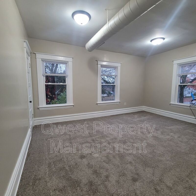 3 Bedroom Apartment Close to Downtown GVSU Campus and 50 Busline!! property image