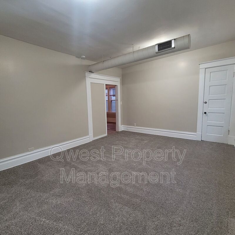 3 Bedroom Apartment Close to Downtown GVSU Campus and 50 Busline!! property image
